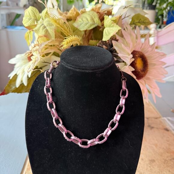 Sabika Summer 2018 Chunky Heart Chainlink Necklace - Picture 3 of 8